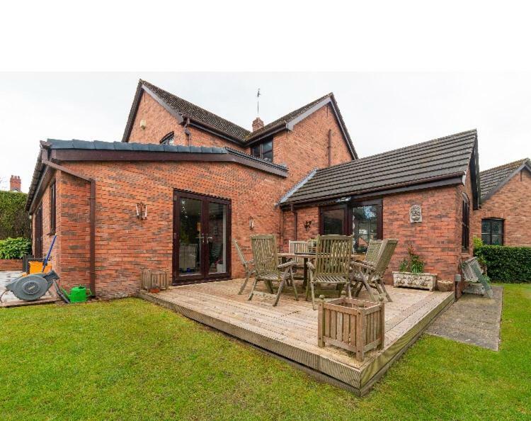 Wilmslow Airbnb エクステリア 写真